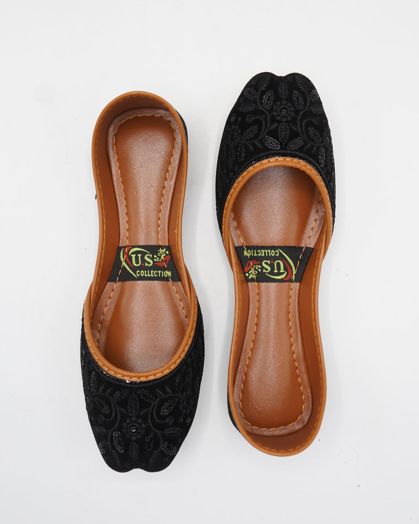 Elegant Black Embroidered Khussa