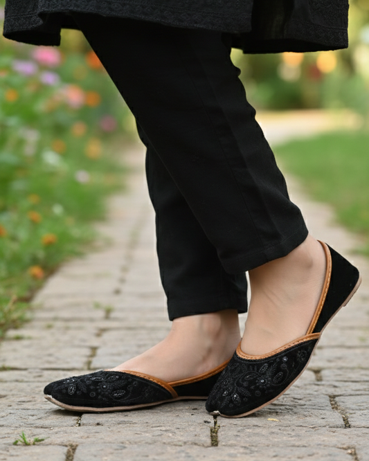 Elegant Black Embroidered Khussa